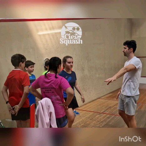 Resumen de la sesión de tecnificación para nuestros Ciesquashistas junior a cargo de #hugovarela y @ssofiaarb
Repetiremos...
#squash #squashjunior #igualdad #squashkids #deportefemenino #deportegalego #vigodeporte #sport #squashspain